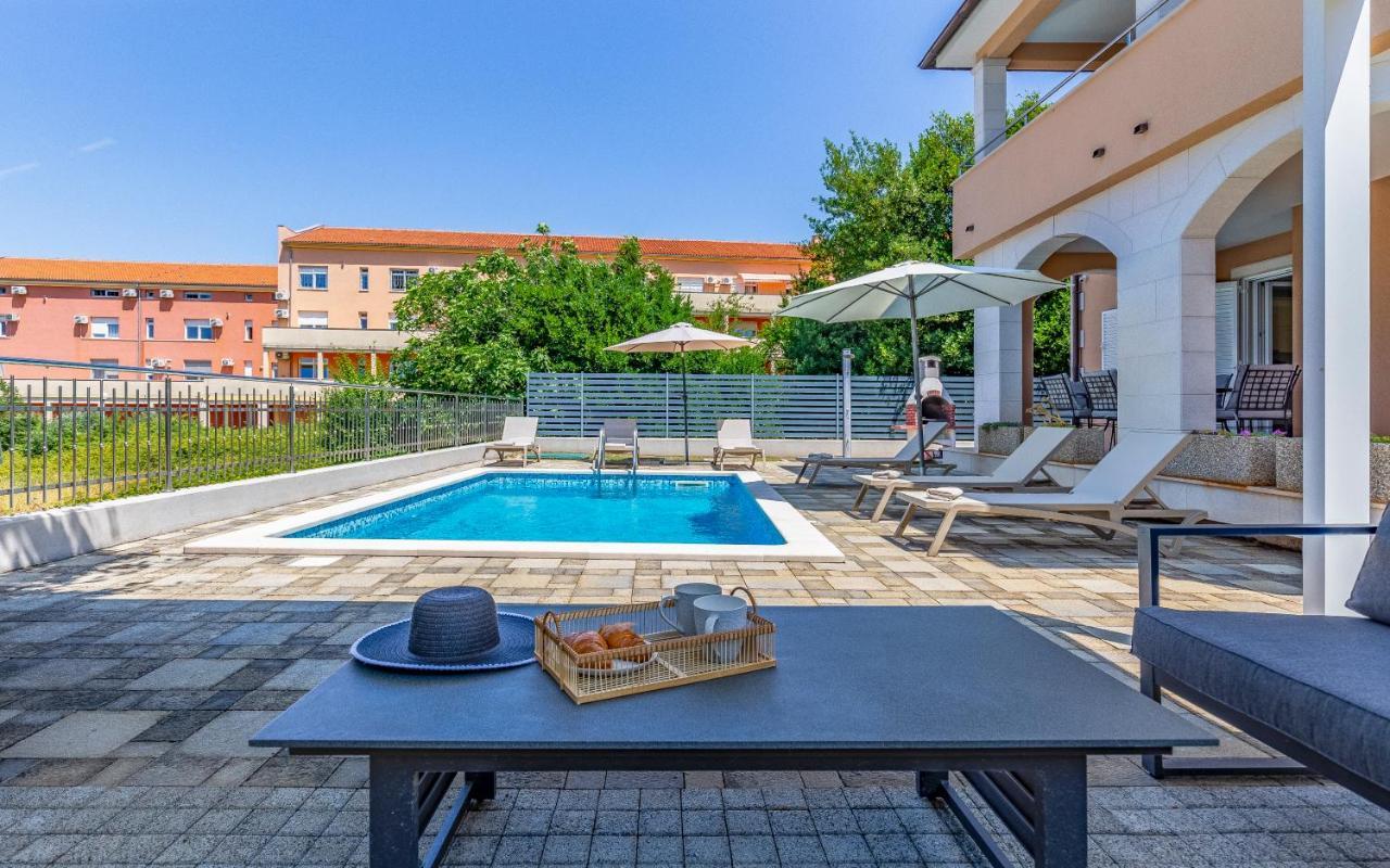 Lotus Villas Resort Pula Exteriör bild