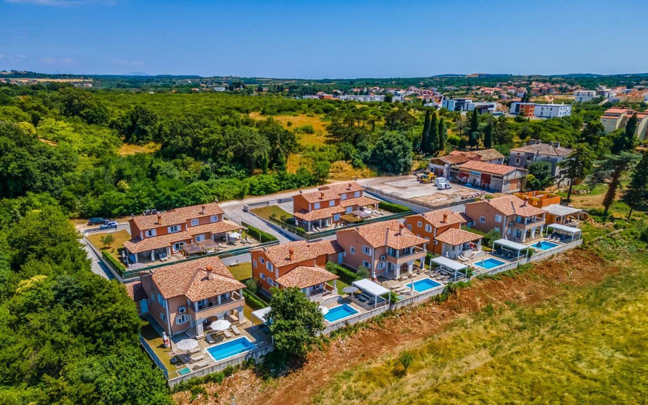 Lotus Villas Resort Pula Exteriör bild